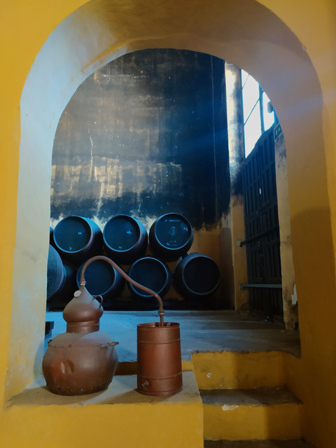 Old destiller in Bodegas Fernando de Castilla. Photo © Karethe Linaae